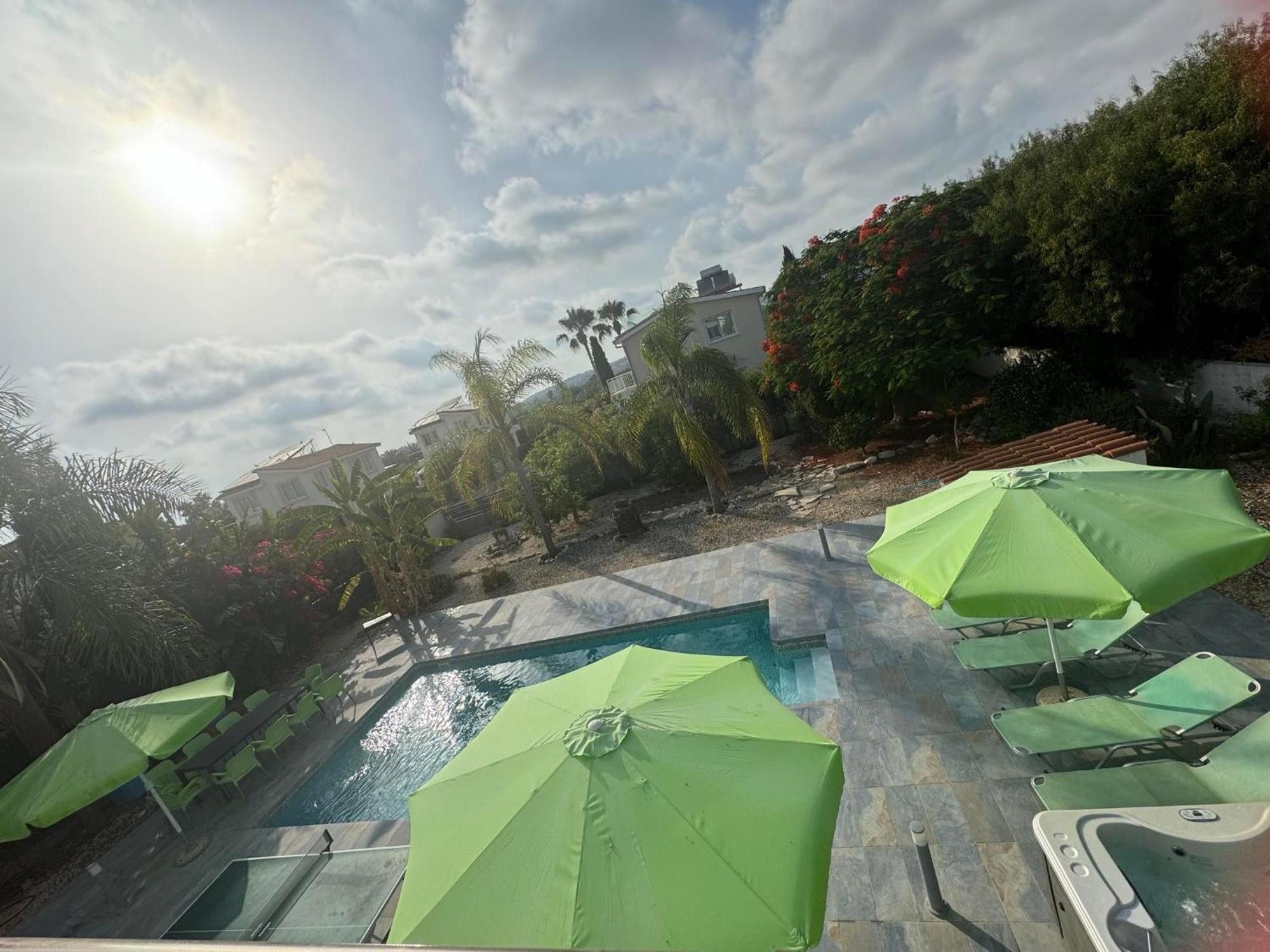 Villa Coralia Gardens 1Km From Coral Bay Beach Ngoại thất bức ảnh