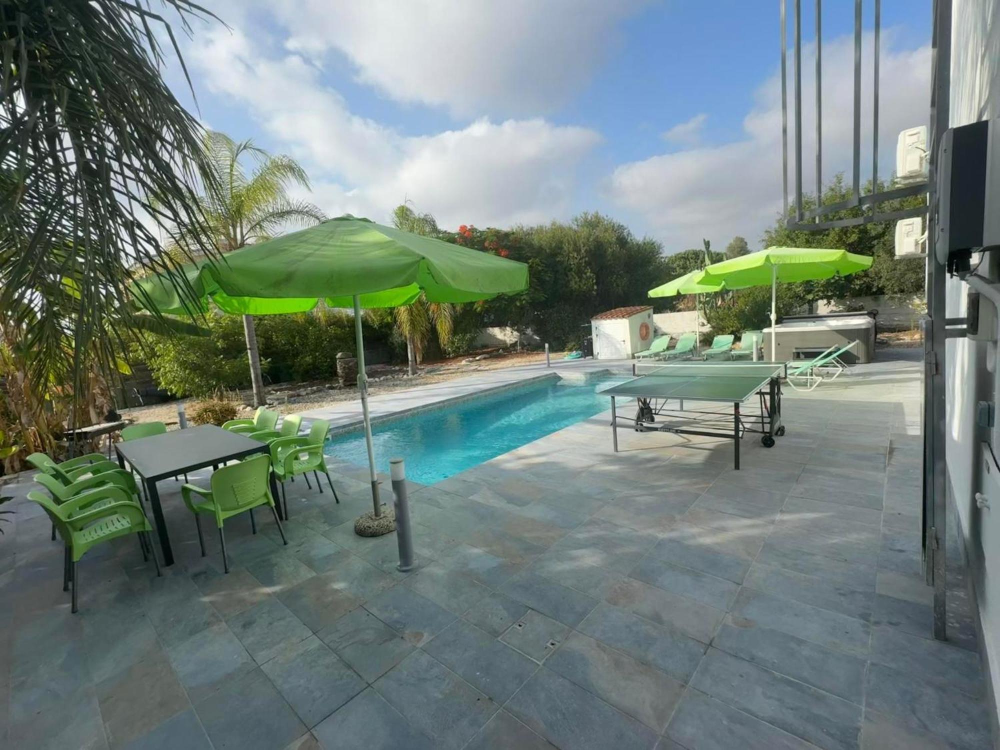 Villa Coralia Gardens 1Km From Coral Bay Beach Ngoại thất bức ảnh